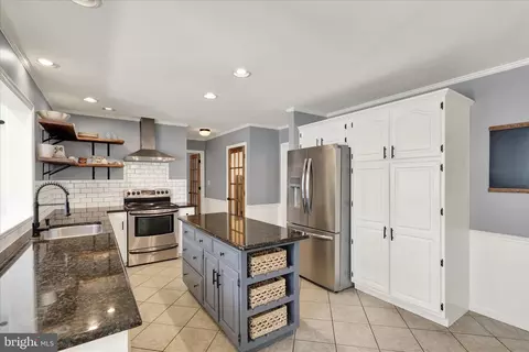 Kitchen - 557 Magnolia Dr, Lititz, PA 17543 photo 2 of 4