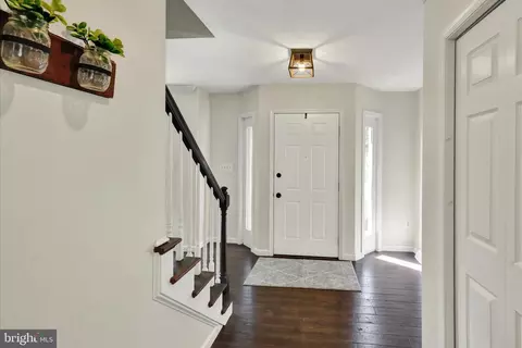 Entry Way - 557 Magnolia Dr, Lititz, PA 17543 photo 2 of 3