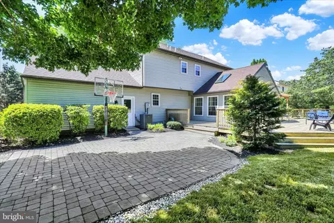 Exterior - 557 Magnolia Dr, Lititz, PA 17543 photo 6 of 9