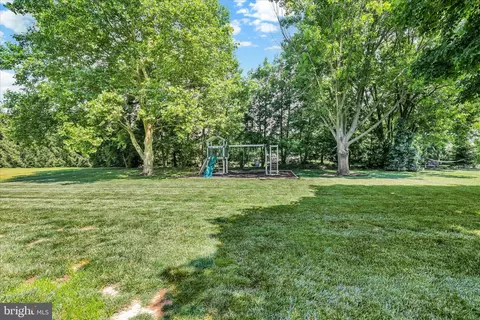 Exterior - 557 Magnolia Dr, Lititz, PA 17543 photo 5 of 9