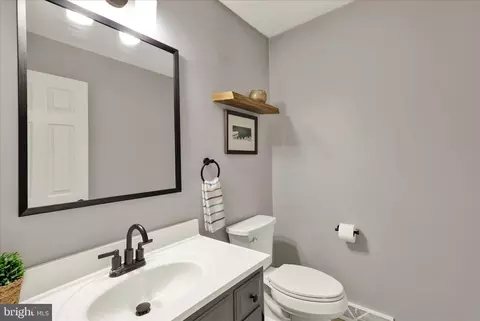 Bath - 557 Magnolia Dr, Lititz, PA 17543 photo 1 of 4