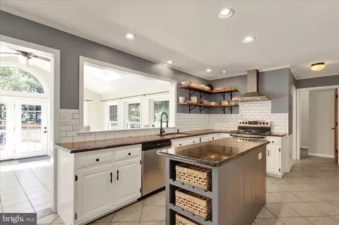 Kitchen - 557 Magnolia Dr, Lititz, PA 17543 photo 1 of 4
