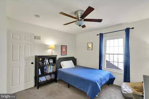 Bedroom - 557 Magnolia Dr, Lititz, PA 17543 photo 3 of 6
