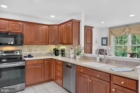 Kitchen - 1133 Brighton Ave, Lititz, PA 17543 photo 3 of 4