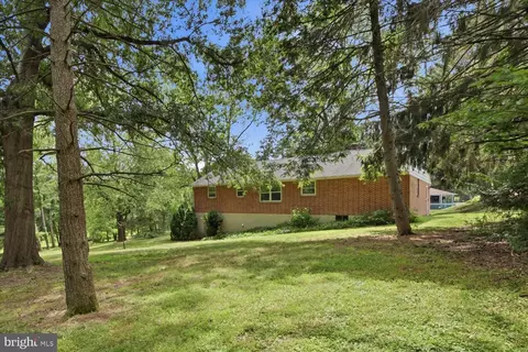 Exterior - 329 Fairview Dr, Lititz, PA 17543 photo 13 of 16