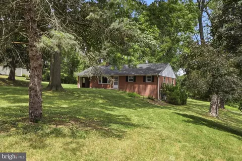 Exterior - 329 Fairview Dr, Lititz, PA 17543 photo 4 of 16