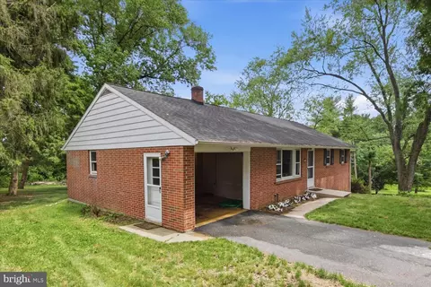 Exterior - 329 Fairview Dr, Lititz, PA 17543 photo 6 of 16