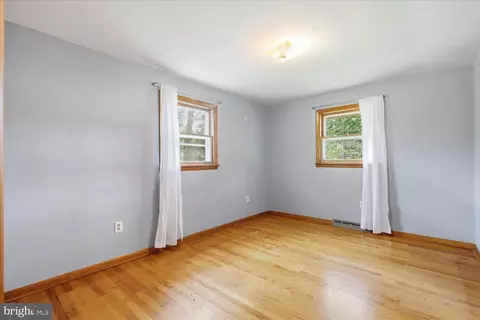 Bedroom - 329 Fairview Dr, Lititz, PA 17543 photo 3 of 3