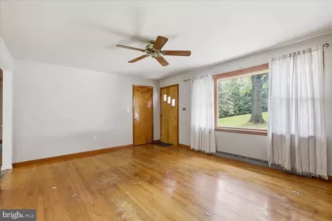 Living - 329 Fairview Dr, Lititz, PA 17543 photo 2 of 2