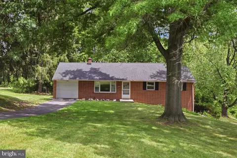 Exterior - 329 Fairview Dr, Lititz, PA 17543 photo 2 of 16