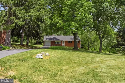 Exterior - 329 Fairview Dr, Lititz, PA 17543 photo 1 of 16