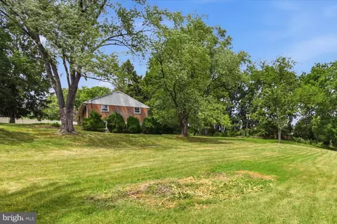 Exterior - 329 Fairview Dr, Lititz, PA 17543 photo 8 of 16