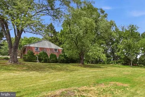 Exterior - 329 Fairview Dr, Lititz, PA 17543 photo 7 of 16
