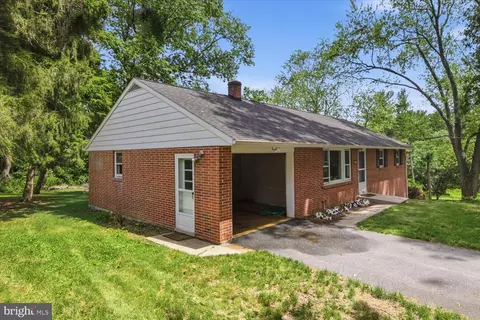 Exterior - 329 Fairview Dr, Lititz, PA 17543 photo 5 of 16