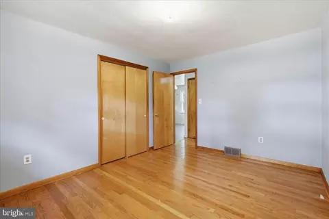 Bedroom - 329 Fairview Dr, Lititz, PA 17543 photo 2 of 3