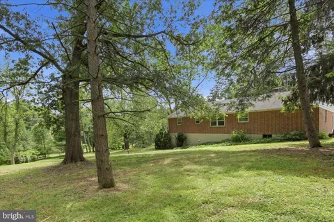 Exterior - 329 Fairview Dr, Lititz, PA 17543 photo 12 of 16