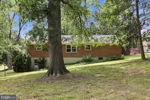 Exterior - 329 Fairview Dr, Lititz, PA 17543 photo 11 of 16