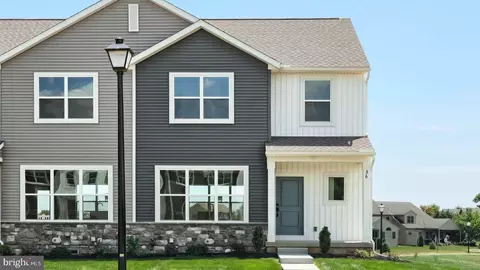 36 N Conifer Dr, Elizabethtown, PA 17022