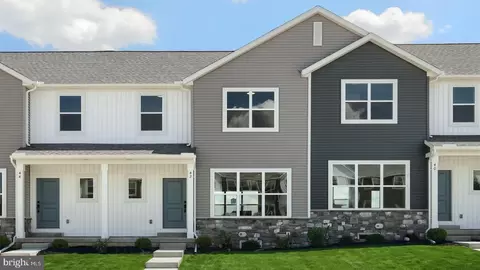 42 N Conifer Dr, Elizabethtown, PA 17022