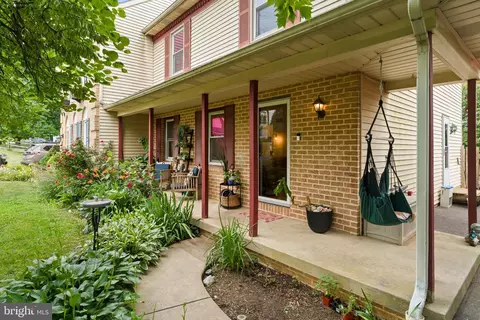 2314 Lawnwood Ct, East Petersburg, PA 17520