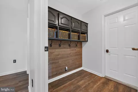 Entry Way - 5 Village Dr, Lititz, PA 17543 photo 4 of 10