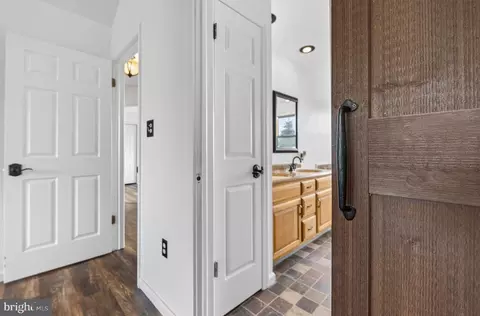 Entry Way - 5 Village Dr, Lititz, PA 17543 photo 8 of 10