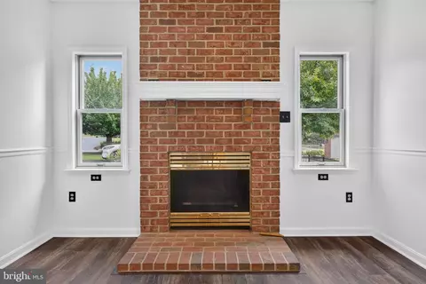 Living - 5 Village Dr, Lititz, PA 17543 photo 5 of 6