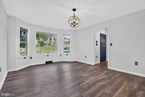 Living - 5 Village Dr, Lititz, PA 17543 photo 1 of 6
