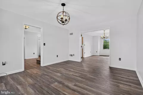 Living - 5 Village Dr, Lititz, PA 17543 photo 2 of 6