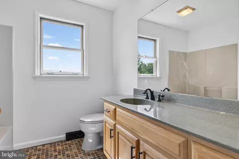 Bath - 5 Village Dr, Lititz, PA 17543 photo 2 of 2