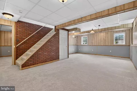 Living - 5 Village Dr, Lititz, PA 17543 photo 6 of 6