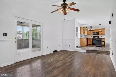 Entry Way - 5 Village Dr, Lititz, PA 17543 photo 3 of 10