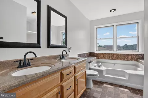 Entry Way - 5 Village Dr, Lititz, PA 17543 photo 9 of 10