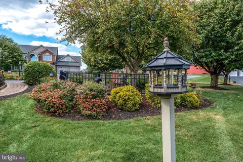 Exterior - 5 Village Dr, Lititz, PA 17543 photo 15 of 17