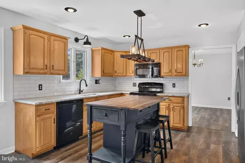Kitchen - 5 Village Dr, Lititz, PA 17543 photo 1 of 4