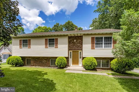 31 Dennis Dr, New Providence, PA 17560