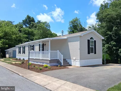 955 Wollups Hill Rd #28, Stevens, PA 17578