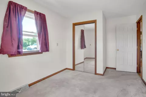 Bedroom - 814 S Cedar St, Lititz, PA 17543 photo 3 of 3