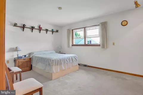 Bedroom - 814 S Cedar St, Lititz, PA 17543 photo 2 of 3