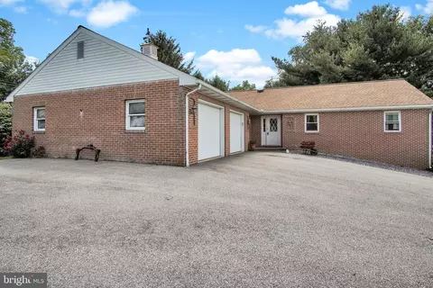 Exterior - 814 S Cedar St, Lititz, PA 17543 photo 3 of 10