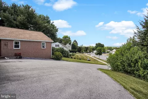 Exterior - 814 S Cedar St, Lititz, PA 17543 photo 4 of 10