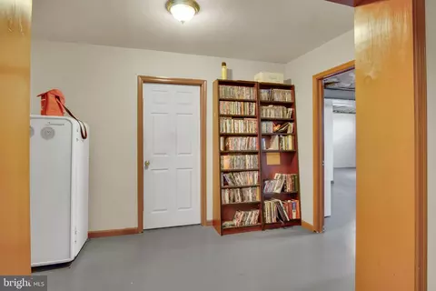 Entry Way - 814 S Cedar St, Lititz, PA 17543 photo 4 of 6