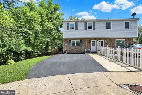 1008 Cloverton Dr, Columbia, PA 17512