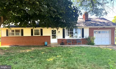 953 Ivy Dr, Lancaster, PA 17601