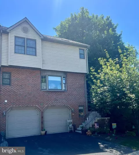 102 River Bend Park, Lancaster, PA 17602