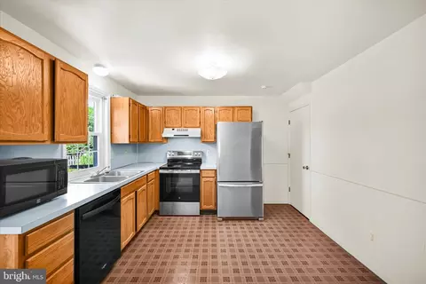 Kitchen - 48 Pennwick Dr, Lititz, PA 17543 photo 1 of 3