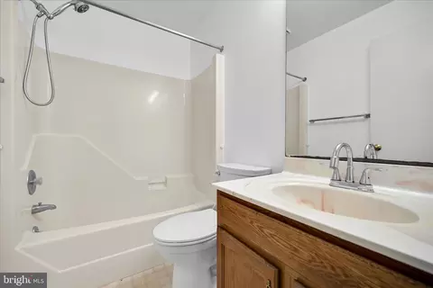 Bath - 48 Pennwick Dr, Lititz, PA 17543 photo 1 of 1