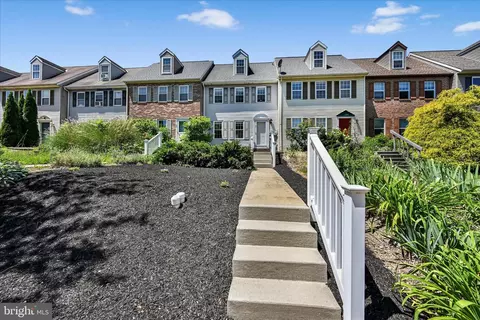 Exterior - 48 Pennwick Dr, Lititz, PA 17543 photo 3 of 6