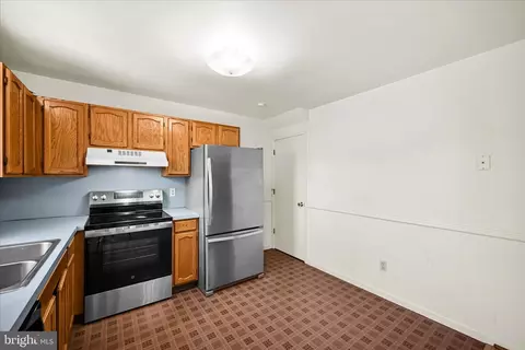 Kitchen - 48 Pennwick Dr, Lititz, PA 17543 photo 3 of 3