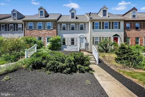 48 Pennwick Dr, Lititz, PA 17543